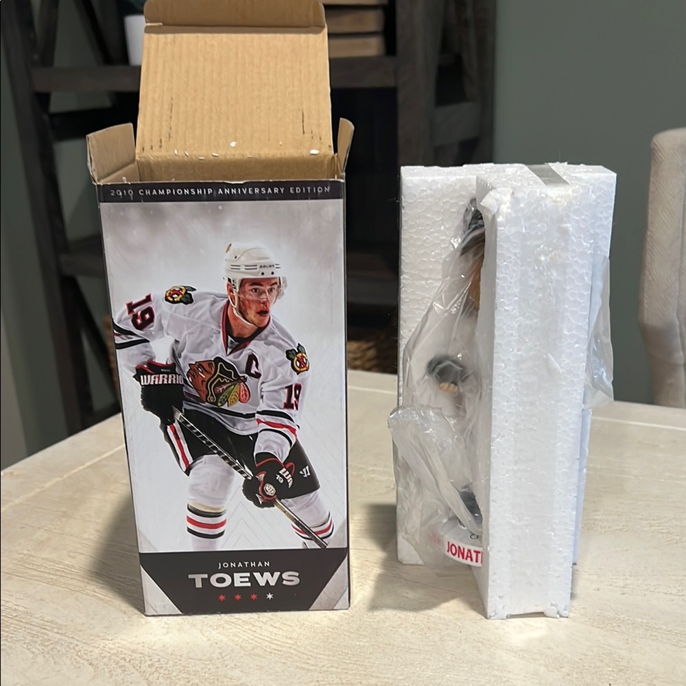 Jonathan Toews Chicago Blackhawks Figurine
